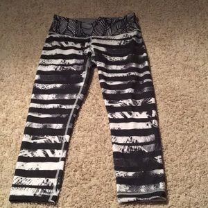 Lululemon Black and white capris